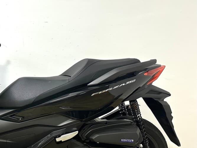 HONDA FORZA 350 (IVA DEDUCIBLE)(NUEVA 0KM-GARANT. 3AÑOS) 2025 de segunda mano