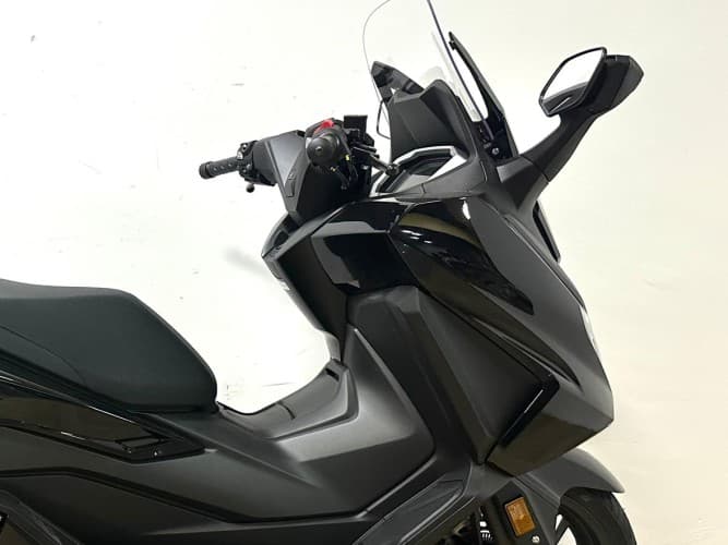 HONDA FORZA 350 (IVA DEDUCIBLE)(NUEVA 0KM-GARANT. 3AÑOS) 2025 de segunda mano