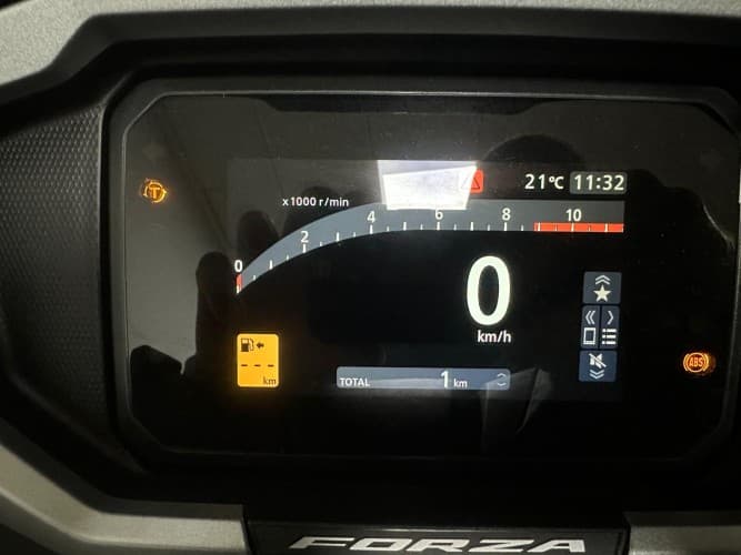 HONDA FORZA 350 (IVA DEDUCIBLE)(NUEVA 0KM-GARANT. 3AÑOS) 2025 de segunda mano