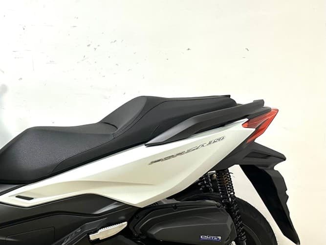 Comprar HONDA FORZA 350 (IVA DEDUCIBLE)(NUEVA 0KM-GARANT. 3AÑOS) 2025 de segunda mano HONDA FORZA 350 (IVA DEDUCIBLE)(NUEVA 0KM-GARANT. 3AÑOS) 2025 de segunda mano
