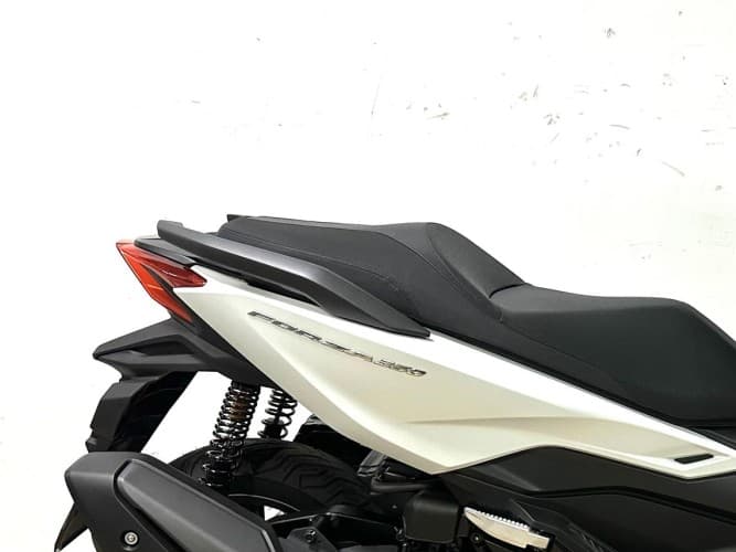 Comprar HONDA FORZA 350 (IVA DEDUCIBLE)(NUEVA 0KM-GARANT. 3AÑOS) 2025 de segunda mano HONDA FORZA 350 (IVA DEDUCIBLE)(NUEVA 0KM-GARANT. 3AÑOS) 2025 de segunda mano