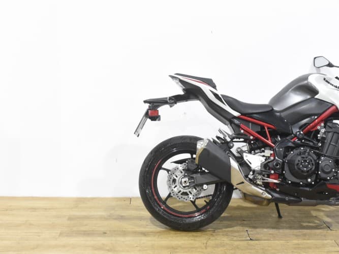 Comprar KAWASAKI Z 900 (A2) 2025 de segunda mano KAWASAKI Z 900 (A2) 2025 de segunda mano