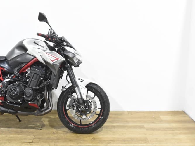 Comprar KAWASAKI Z 900 (A2) 2025 de segunda mano KAWASAKI Z 900 (A2) 2025 de segunda mano