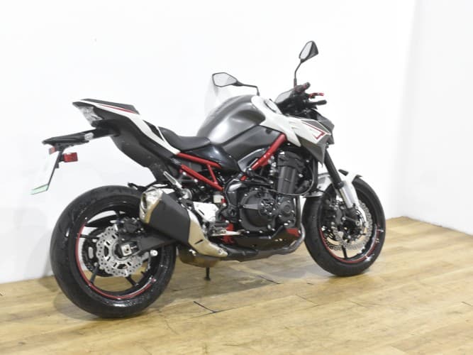 Comprar KAWASAKI Z 900 (A2) 2025 de segunda mano KAWASAKI Z 900 (A2) 2025 de segunda mano