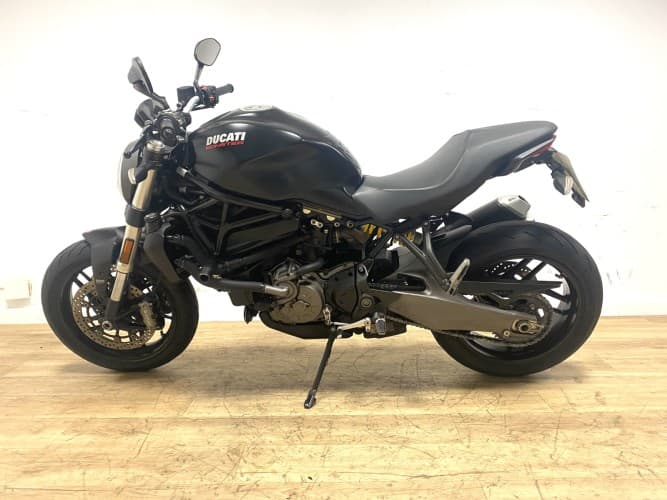 Comprar DUCATI MONSTER 821 2019 de segunda mano DUCATI MONSTER 821 2019 de segunda mano