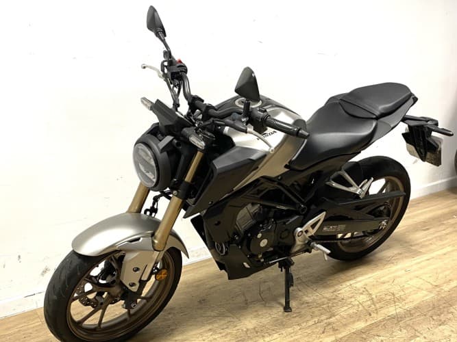 HONDA CB 125 R 2023 de segunda mano