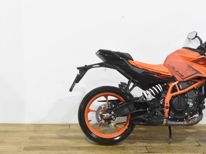 Comprar KTM DUKE 390 2024 de segunda mano KTM DUKE 390 2024 de segunda mano