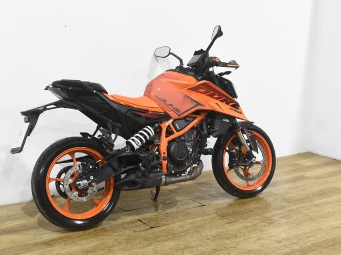 Comprar KTM DUKE 390 2024 de segunda mano KTM DUKE 390 2024 de segunda mano