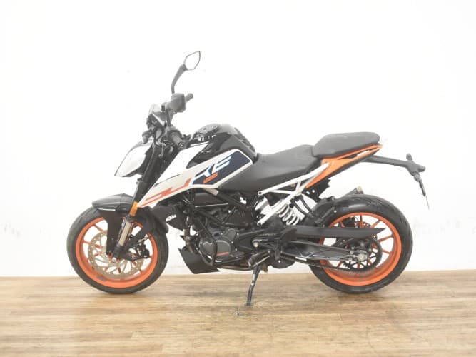 KTM DUKE 125 2023 de segunda mano