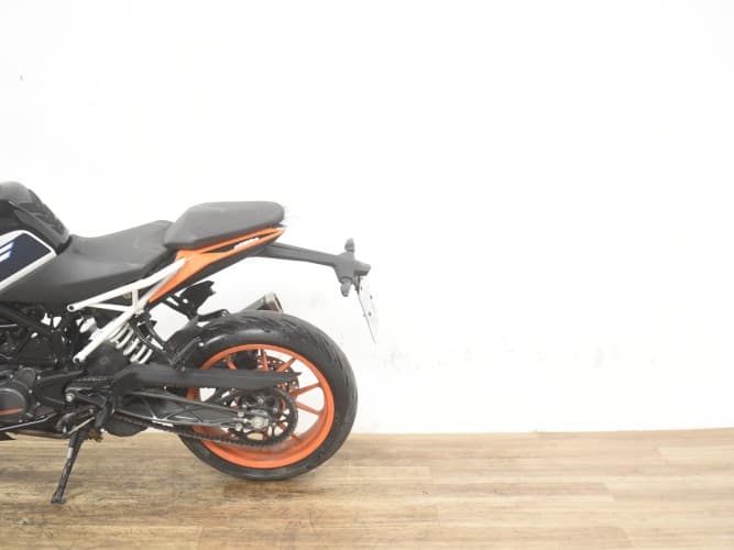 KTM DUKE 125 2023 de segunda mano