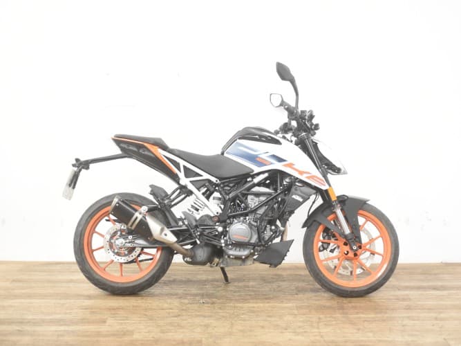 KTM DUKE 125 2023 de segunda mano