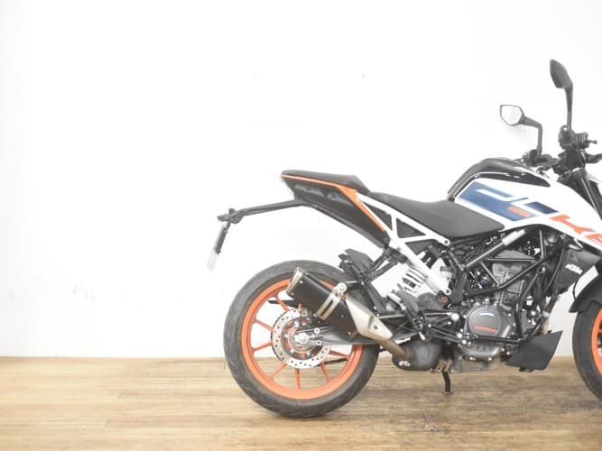 KTM DUKE 125 2023 de segunda mano