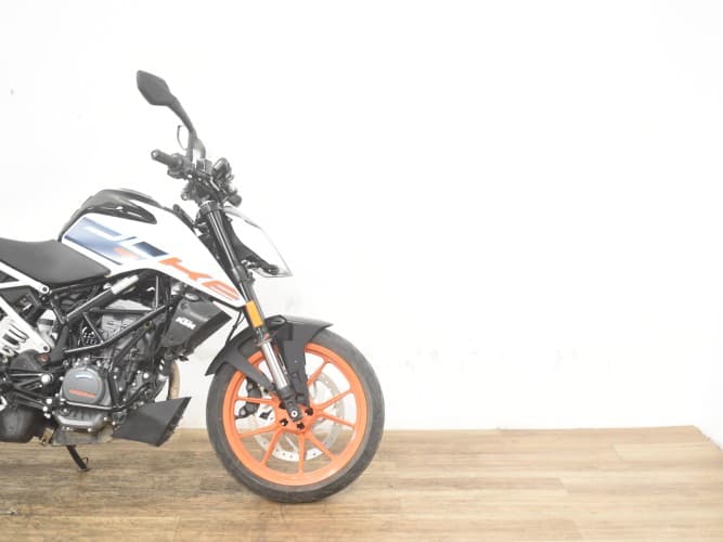 KTM DUKE 125 2023 de segunda mano