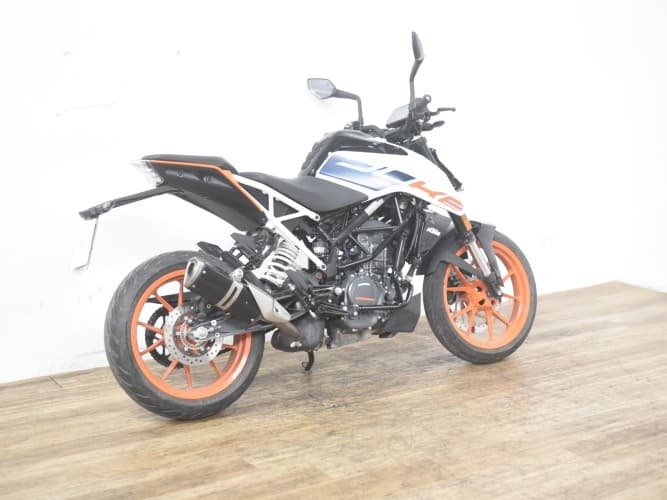 KTM DUKE 125 2023 de segunda mano