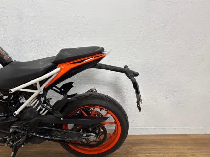 Comprar KTM DUKE 125 2023 de segunda mano KTM DUKE 125 2023 de segunda mano
