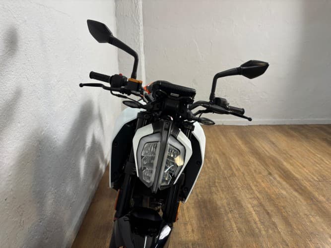 Comprar KTM DUKE 125 2023 de segunda mano KTM DUKE 125 2023 de segunda mano