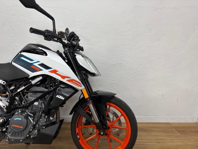 Comprar KTM DUKE 125 2023 de segunda mano KTM DUKE 125 2023 de segunda mano