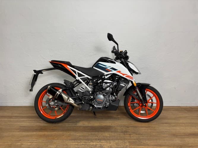 Comprar KTM DUKE 125 2023 de segunda mano KTM DUKE 125 2023 de segunda mano