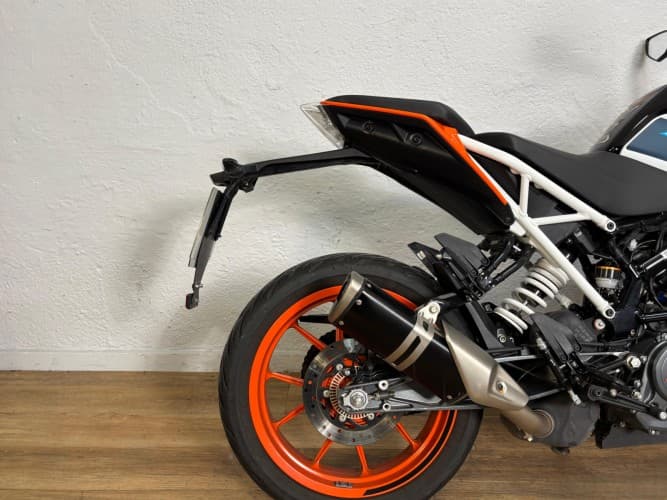 Comprar KTM DUKE 125 2023 de segunda mano KTM DUKE 125 2023 de segunda mano