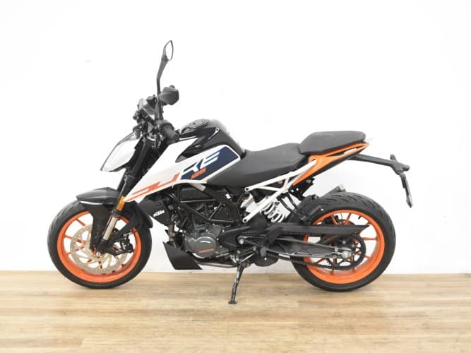 KTM DUKE 125 2024 de segunda mano