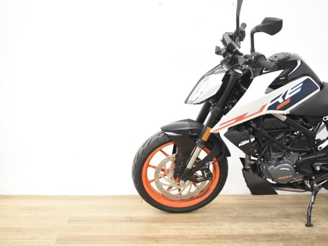 KTM DUKE 125 2024 de segunda mano