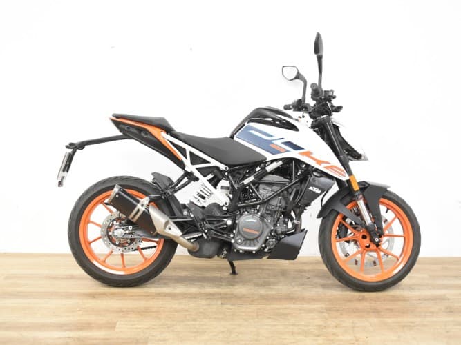 KTM DUKE 125 2024 de segunda mano