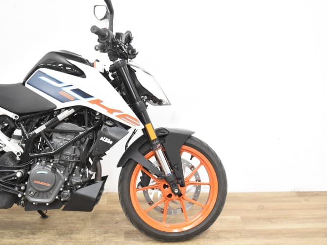 KTM DUKE 125 2024 de segunda mano