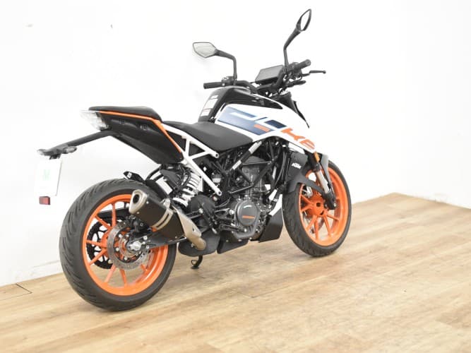 KTM DUKE 125 2024 de segunda mano