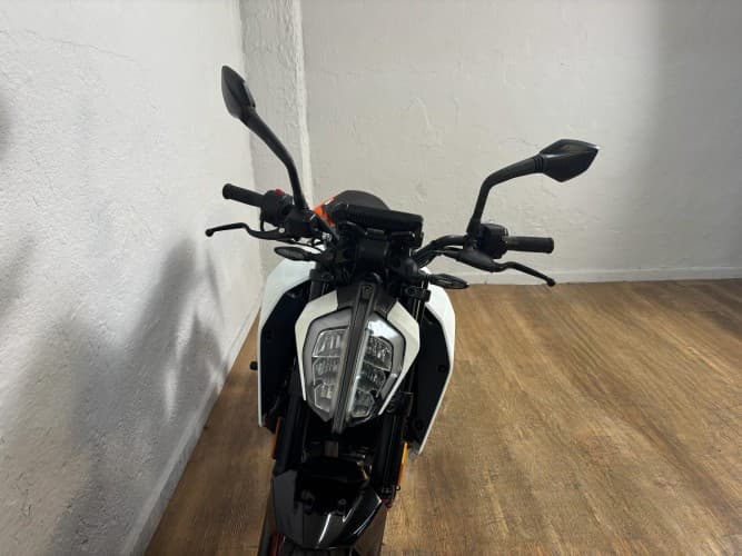 Comprar KTM DUKE 125 2024 de segunda mano KTM DUKE 125 2024 de segunda mano