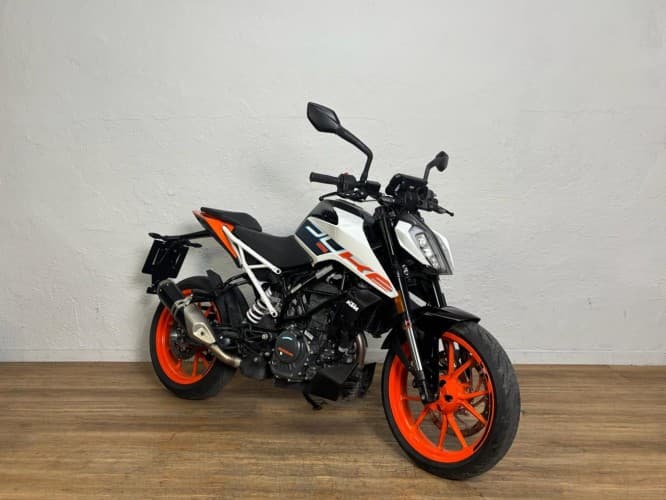 Comprar KTM DUKE 125 2024 de segunda mano KTM DUKE 125 2024 de segunda mano