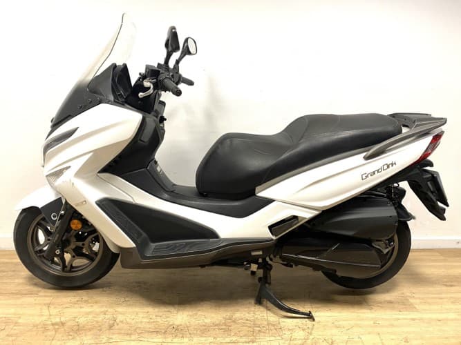 Comprar KYMCO GRAND DINK 300 2022 de segunda mano KYMCO GRAND DINK 300 2022 de segunda mano