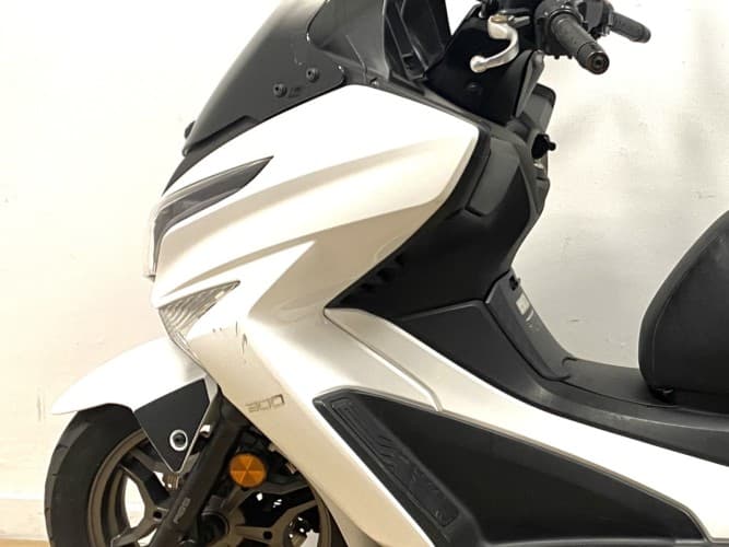 Comprar KYMCO GRAND DINK 300 2022 de segunda mano KYMCO GRAND DINK 300 2022 de segunda mano