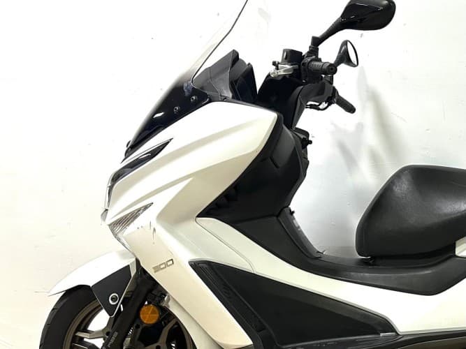 KYMCO GRAND DINK 300 2022 de segunda mano