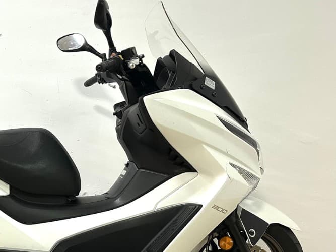 KYMCO GRAND DINK 300 2022 de segunda mano