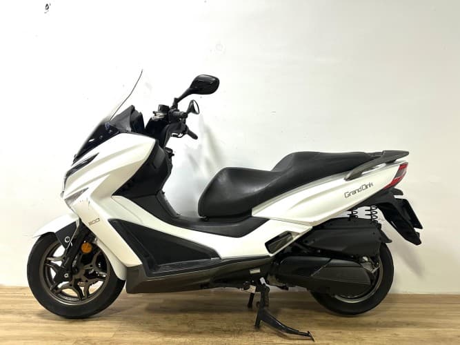 KYMCO GRAND DINK 300 2022 de segunda mano