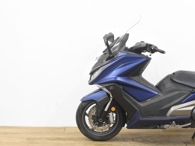 Comprar KYMCO AK 550 (ESCAPE MIVV) 2020 de segunda mano KYMCO AK 550 (ESCAPE MIVV) 2020 de segunda mano