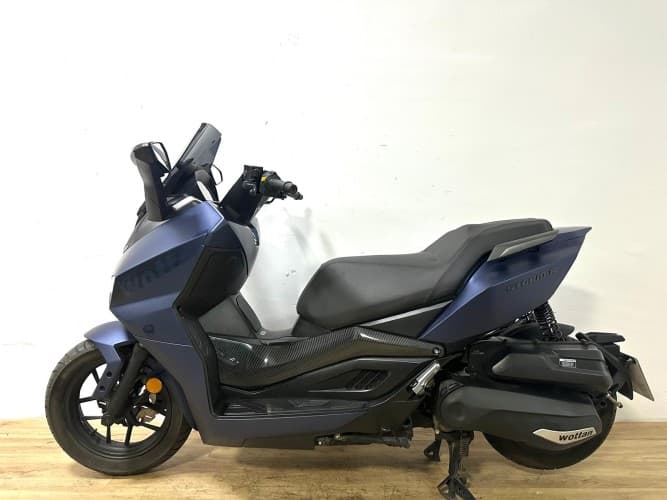 WOTTAN STORM R 125 2023 de segunda mano