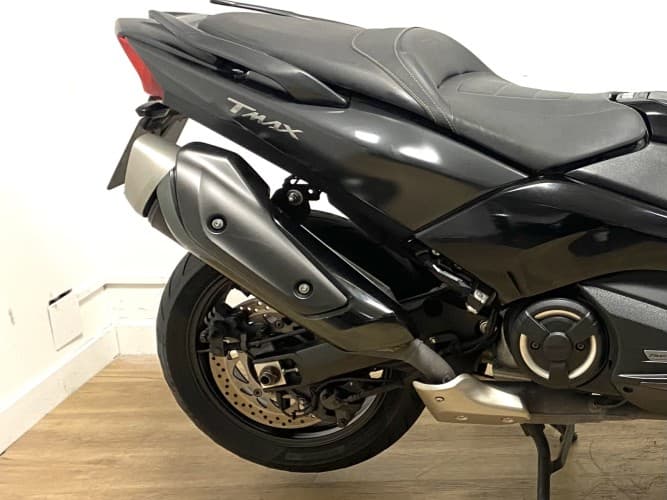 YAMAHA TMAX 530 SX 2017 de segunda mano