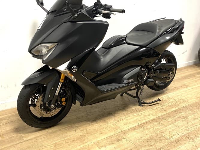 YAMAHA TMAX 530 SX 2017 de segunda mano