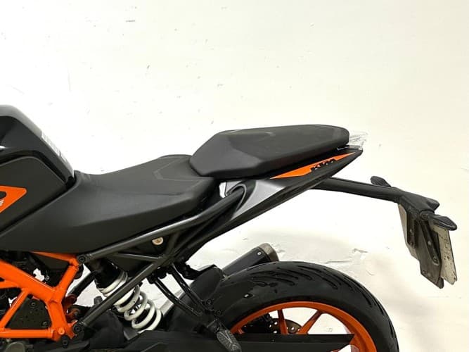 Comprar KTM DUKE 125 2022 de segunda mano KTM DUKE 125 2022 de segunda mano