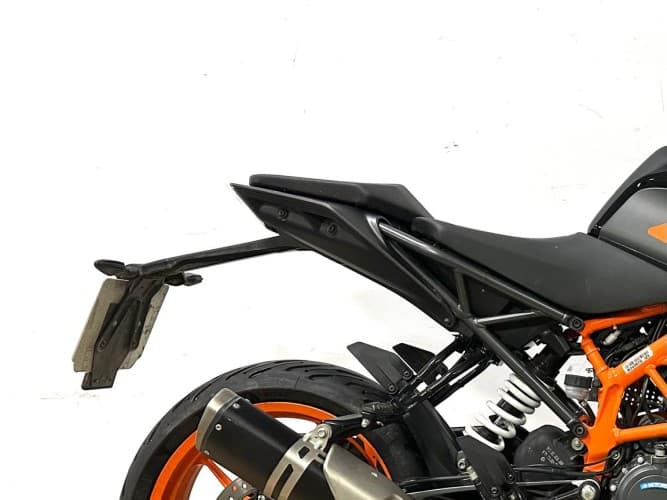 Comprar KTM DUKE 125 2022 de segunda mano KTM DUKE 125 2022 de segunda mano