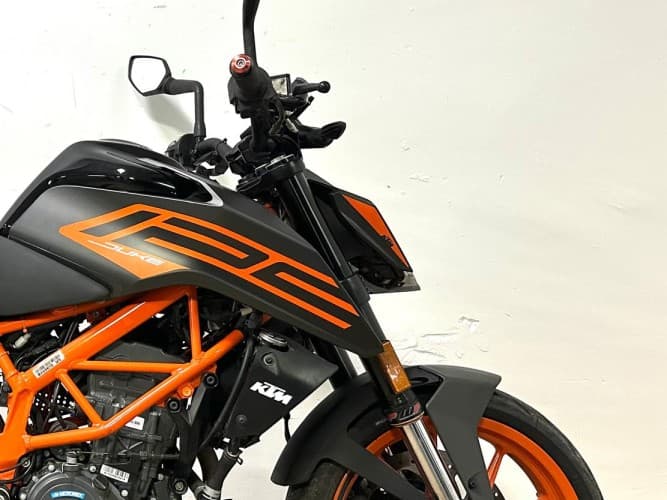 Comprar KTM DUKE 125 2022 de segunda mano KTM DUKE 125 2022 de segunda mano