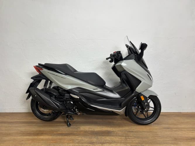 Comprar HONDA FORZA 350 2023 de segunda mano HONDA FORZA 350 2023 de segunda mano