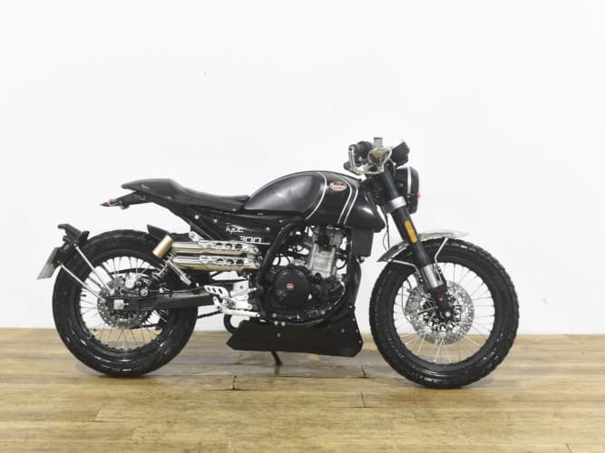 Comprar FB MONDIAL HPS 300 2021 de segunda mano FB MONDIAL HPS 300 2021 de segunda mano