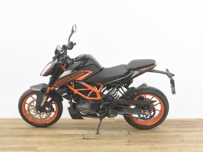 Comprar KTM DUKE 125 2023 de segunda mano KTM DUKE 125 2023 de segunda mano