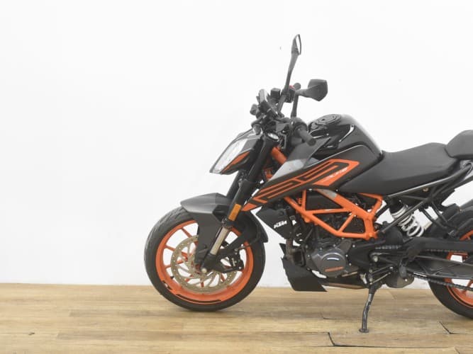 Comprar KTM DUKE 125 2023 de segunda mano KTM DUKE 125 2023 de segunda mano