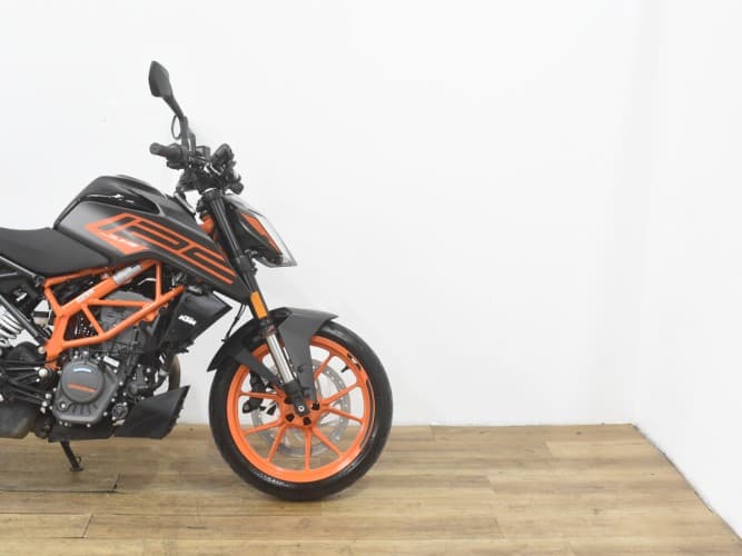 Comprar KTM DUKE 125 2023 de segunda mano KTM DUKE 125 2023 de segunda mano