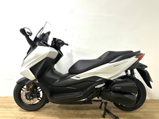 Comprar HONDA FORZA 125 2025 de segunda mano HONDA FORZA 125 2025 de segunda mano