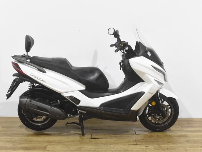 Comprar KYMCO GRAND DINK 125 2017 de segunda mano KYMCO GRAND DINK 125 2017 de segunda mano