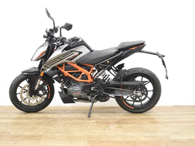 Comprar KTM DUKE 125 2022 de segunda mano KTM DUKE 125 2022 de segunda mano